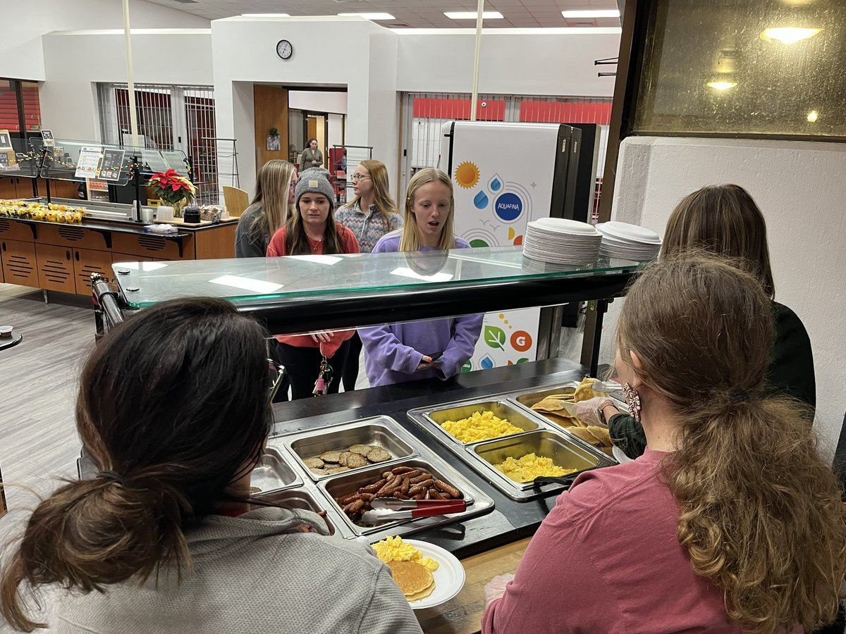 MAC_President's tweet photo. Another Flapjacks for Finals is in the books! Thanks to our great team of servant leaders who came in to cook and serve food for our students. We wish all of our students luck on finals! We missed you Kevin and Ray! #YourCommunityCollege #MAC100 https://t.co/CMsFr8989q
