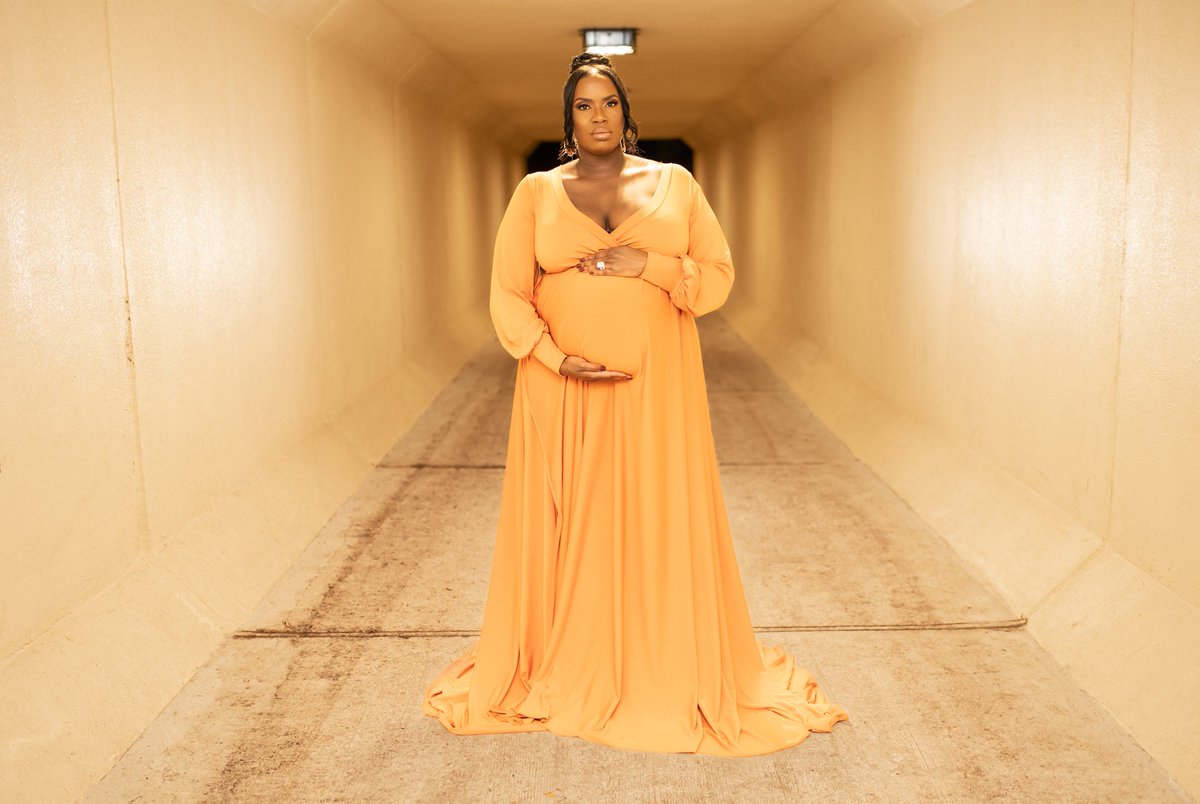 I try not to post personal pictures on Twitter as it serves as a professional platform for me, but I will make another exception🙏🏽 Dr. Mama is expecting 2 beautiful blessings 🙌🏾 #KingMaker #LJandtheTwinsMama  #DrMama #BlessedBeyondMeasure