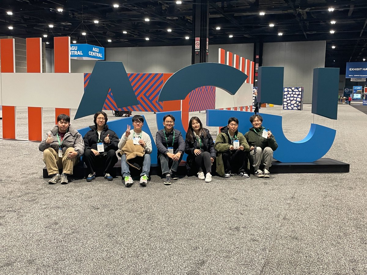 Finally, we arrived to Chicago to attend #AGU22! We so missed this great meeting during the pandemic. Time to revive joyful in-person discussion in science 🍺☕️

<a href="/snucals1/">Seoul National University CALS</a> <a href="/theAGU/">AGU (American Geophysical Union)</a> <a href="/AmeriFlux/">AmeriFlux</a> <a href="/TERN_Aus/">TERN</a> <a href="/ICOS_RI/">ICOS RI</a> <a href="/jan_pisek/">Jan Pisek</a> <a href="/PierreGentine/">Pierre Gentine</a> <a href="/dronova_iryna/">Dr. Iryna Dronova</a> @_youmioh @DrBenRunkle