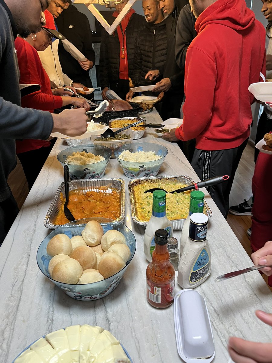Lady_BriBi's tweet photo. Thank you @jeff_guiot  &amp; Momma Guiot for teaching us the value of opening our home to our players. One of the most rewarding things I could have ever learned. TEAM= FAMILY❤️💙 https://t.co/w13pGPgyMp