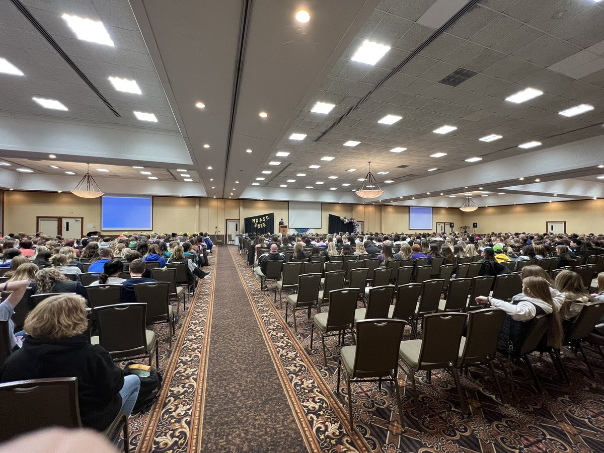 GFC_Activities's tweet image. Hanson Du is on the main stage campaigning in front of more than 1,000 students to become the next North Dakota Association of Student Council President! #OnwardCentral #ForAction #ForProgress
