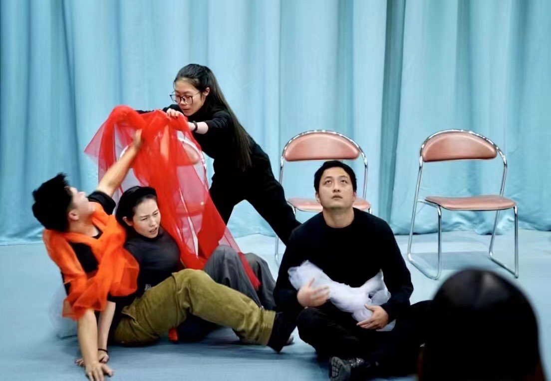 OuchTheatre's tweet photo. #PlaybackTheatre at Southeast University in Nanjing 🎭🏫
Tell your stories, we are all listening 👀👂

#AppliedTheatre #OuchTheatre https://t.co/jd1stq7DNO