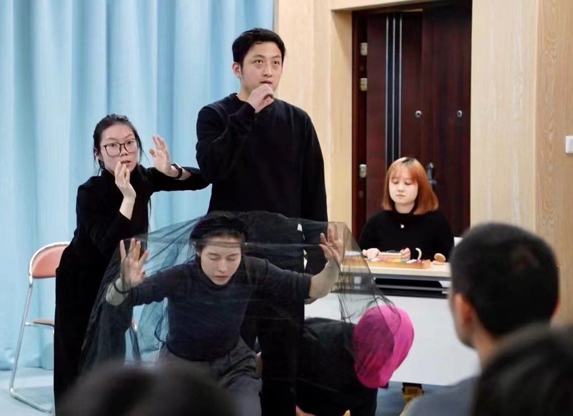 OuchTheatre's tweet photo. #PlaybackTheatre at Southeast University in Nanjing 🎭🏫
Tell your stories, we are all listening 👀👂

#AppliedTheatre #OuchTheatre https://t.co/jd1stq7DNO