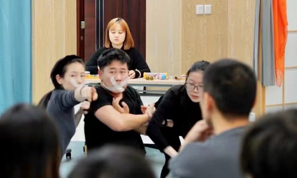 OuchTheatre's tweet photo. #PlaybackTheatre at Southeast University in Nanjing 🎭🏫
Tell your stories, we are all listening 👀👂

#AppliedTheatre #OuchTheatre https://t.co/jd1stq7DNO