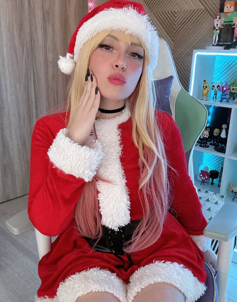 renrize's tweet photo. Hoy ponemos el pinito 🎄y hacemos un unboxing de @Nin_Nin_Game !! Y sortearemos unas figuritas de anime 😭😩 ven https://t.co/8v2qO7q6DE https://t.co/oFJ9irhTQi