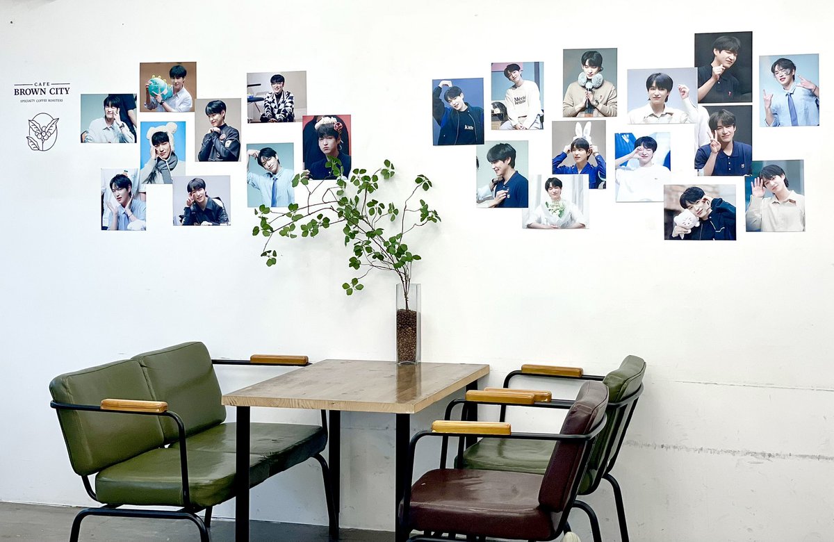 ✧･ﾟ. 𝐓𝐈𝐌𝐄𝐋𝐀𝐏𝐒𝐄 𝐃𝐚𝐲𝟑 .･ﾟ✧

세번째 날도 오픈했습니다!!
2층 카페 공간에 있는 차니도 만나보세요🖤

#찬란한_시간의_너는
#Loved_Chan_AllTheTime
#허찬 #HEOCHAN

🙌🏻오늘 전시회는 잠시 쉬어갑니다!!
전시회는 내일 오후 3시에 만나요🖤