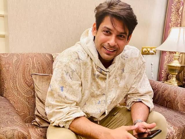 sandeep_suga's tweet photo. #SidharthShukla, Keep smiling from above. Happy Birthday Champ.

Evergreen Actor and entertainer❤️✨. The one I admire for several reasons! 

#SidharthShuklaLivesOn #HBDSidharthShukla https://t.co/9BXVCQPxu5