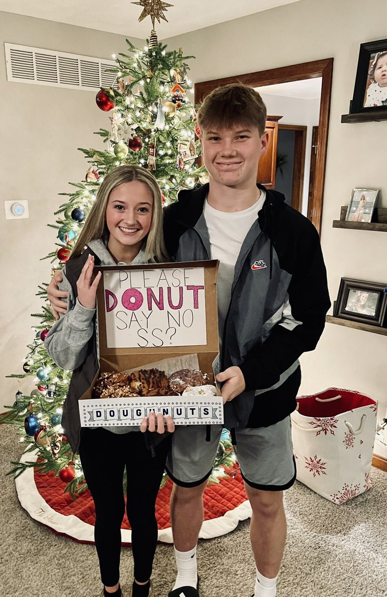 StephStone21's tweet photo. No better way to ask your boyfriend to Santa Switch than Parlor Doughnuts! https://t.co/Tl75NZlFHI