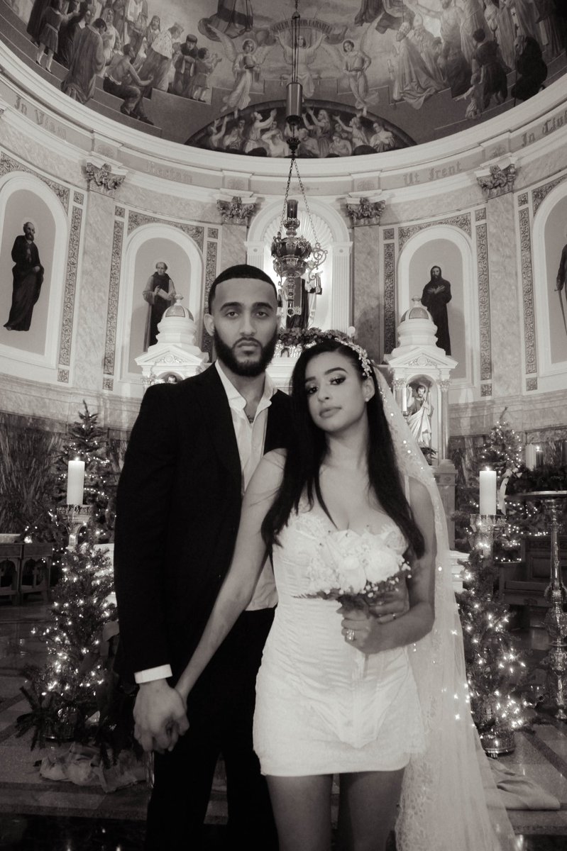 RETR0000's tweet photo. My friend asked me to take his wedding photos🫂🥲 https://t.co/r9AD9VLZGf