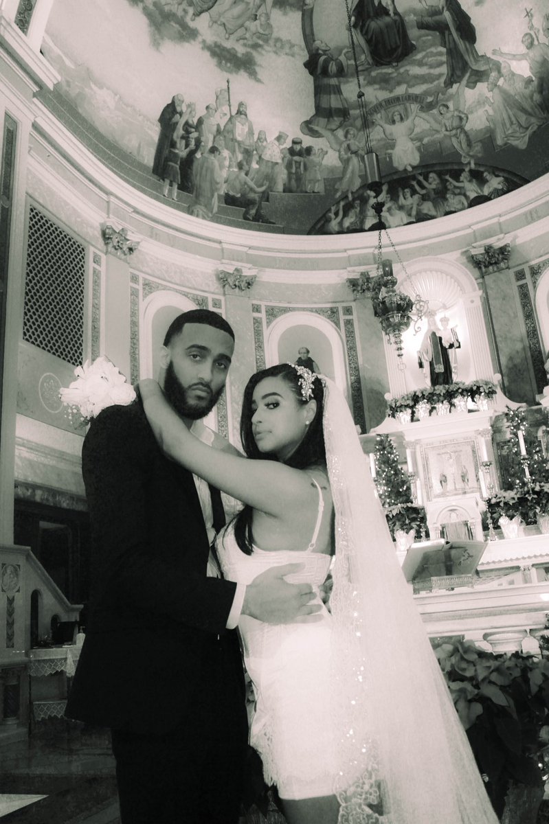RETR0000's tweet photo. My friend asked me to take his wedding photos🫂🥲 https://t.co/r9AD9VLZGf