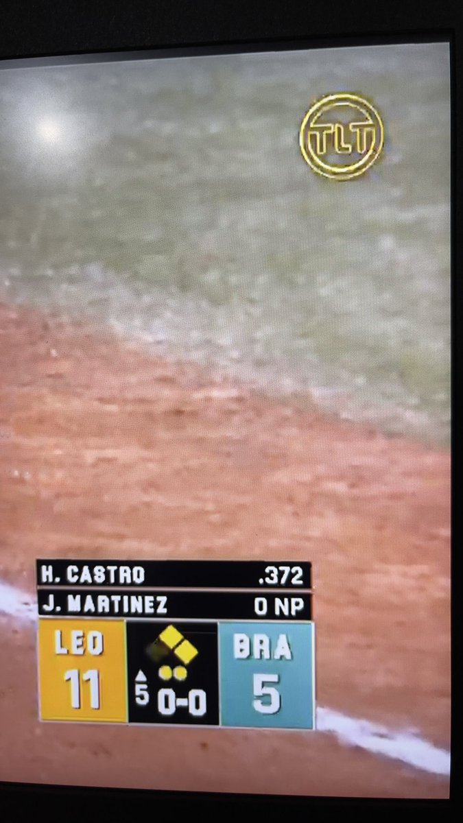 encriptor's tweet photo. En sintonía de @LaTeleTuya haciendo hallacas leones LVBP desde Montevideo Uruguay @leones_cbbc Saludos a mi hijo Marcos gracias
 #lvbpxtlt @DiogenesNazar @Fryddmar https://t.co/vGHkTEHTWc