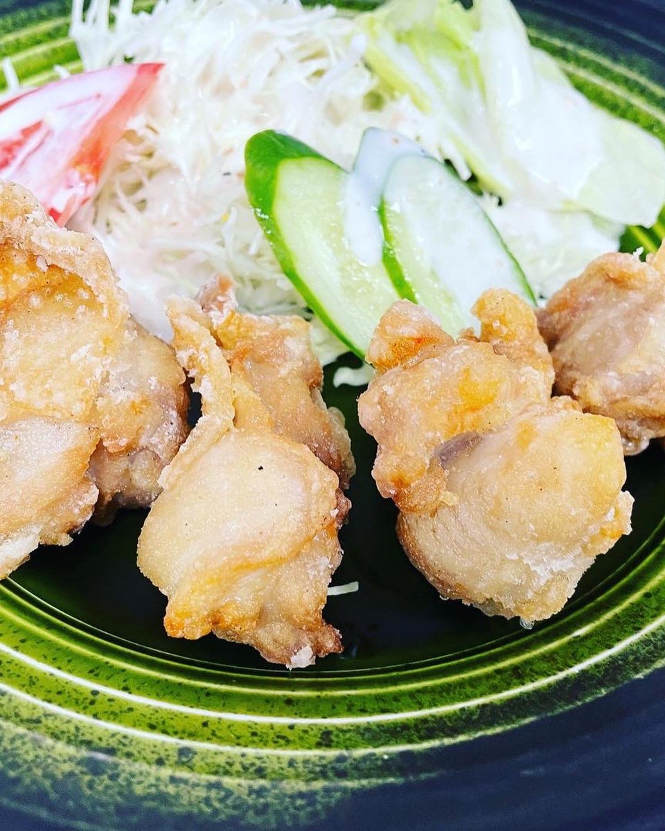 hakubi01's tweet photo. 【味の庄　伯備】12月12日の日替わりランチ

いつもありがとうございます、伯備です♪
今日の日替わりランチは「鶏の唐揚げ」になります🐓

今週もよろしくお願いします‼️😊

#岡山
#新見市
#伯備
#お食事
#昼ご飯 https://t.co/0UajKPx3tP