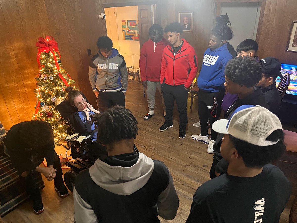 AlliJD3's tweet photo. I couldn’t be more proud of these young men 🫶🏻 #SeniorSupper was a big success 💙🤍 #GoCats 🏈 #SeniorSunday #FAMILY #CoachDickson https://t.co/gvU57uiXhQ