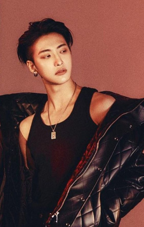 m3lonbreadd's tweet image. model seonghwa always eats