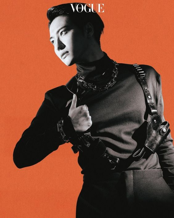 m3lonbreadd's tweet image. model seonghwa always eats