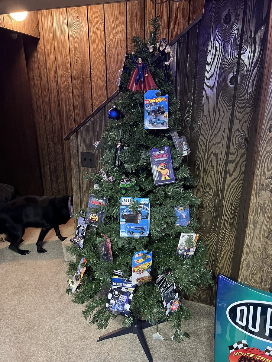 chadmikosz25's tweet photo. merry christmas from the chad-cave
i only have about 2 ornaments, so i had to improvise 😂😂😂
(this tree is never coming down)
@Lionel_Racing @NASCAR @WWE @PWTees @MonsterJam
#MerryChristmas #NerdTree https://t.co/IwIaLB5kRL