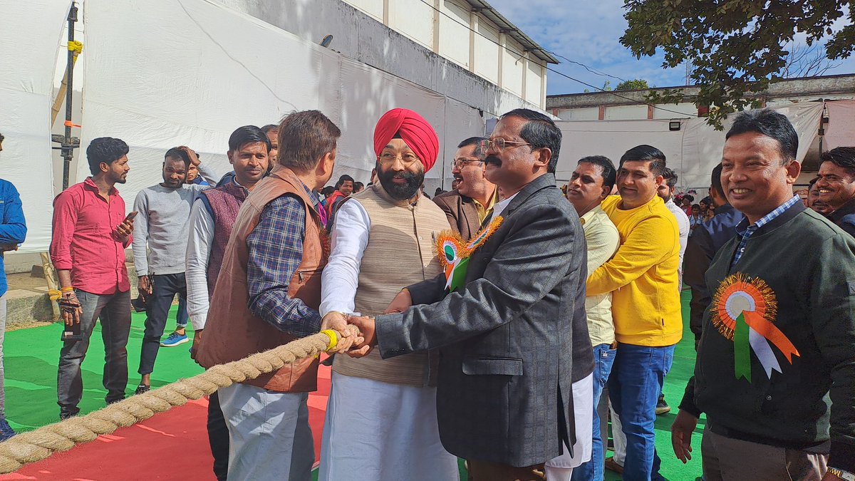 amarjeetcg's tweet photo. आज अंबिकापुर में छत्तीसगढ़िया ओलंपिक एवं युवा महोत्सव के उद्घाटन समारोह में शामिल हुआ। प्रभारी मंत्री डॉ. शिवकुमार डहरिया जी भी इस कार्यक्रम में वर्चुअल माध्यम में शामिल हुए। 15 दिसंबर तक चलने वाले इस आयोजन में छत्तीसगढ़ के पारंपरिक खेल लोगों के आकर्षण के केंद्र होंगे। https://t.co/XILF8dnmPg