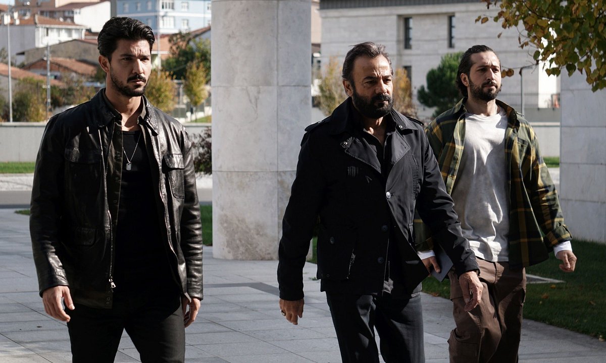 ShowTV's tweet photo. #Sipahi'nin başrol oyuncuları Kaan Yıldırım, Özge Gürel ve Kerem Alışık ile keyifli röportaj! @sipahidizitv 

Röportajın tamamı için👉🏻https://t.co/4xbbMK30JP https://t.co/99kCDj64xh