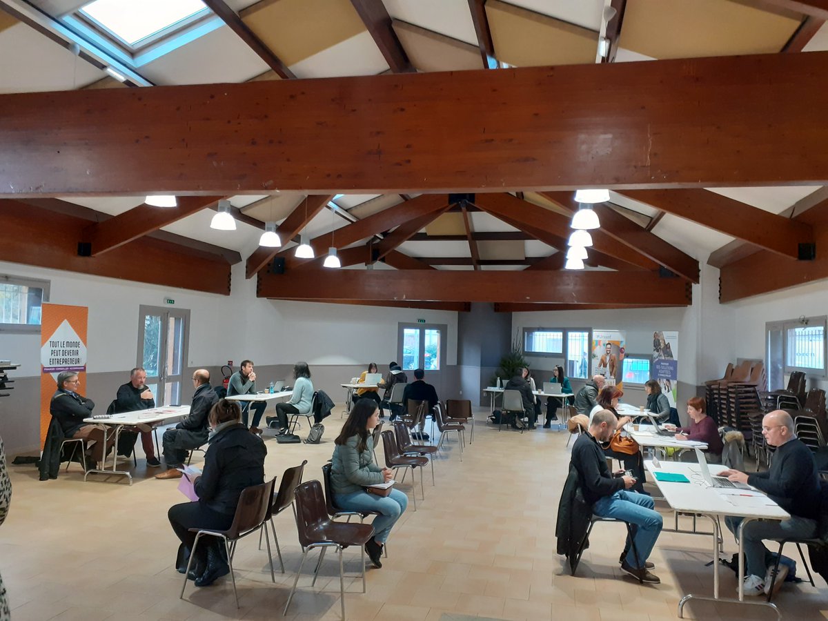 Seb_Felix_PE's tweet photo. Ce matin à la salle Georges Brassens de Mont de marsan les partenaires de la création d'entreprise sont venus à la rencontre des porteurs de projets: une belle action en faveur de l'économie locale #AvecPoleEmploi https://t.co/cPbiuQ3Z0J