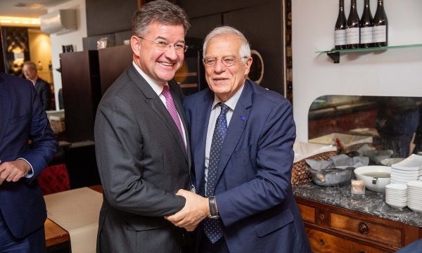 Any credible relaunch of 🇪🇺 talks on 🇽🇰 & 🇷🇸 needs to start with the replacement of those in charge of them. Both @MiroslavLajcak & @JosepBorrellF served as FMs of the countries that do not recognize 🇽🇰 and are still so blatantly biased towards 🇷🇸 These guys just don't deliver.