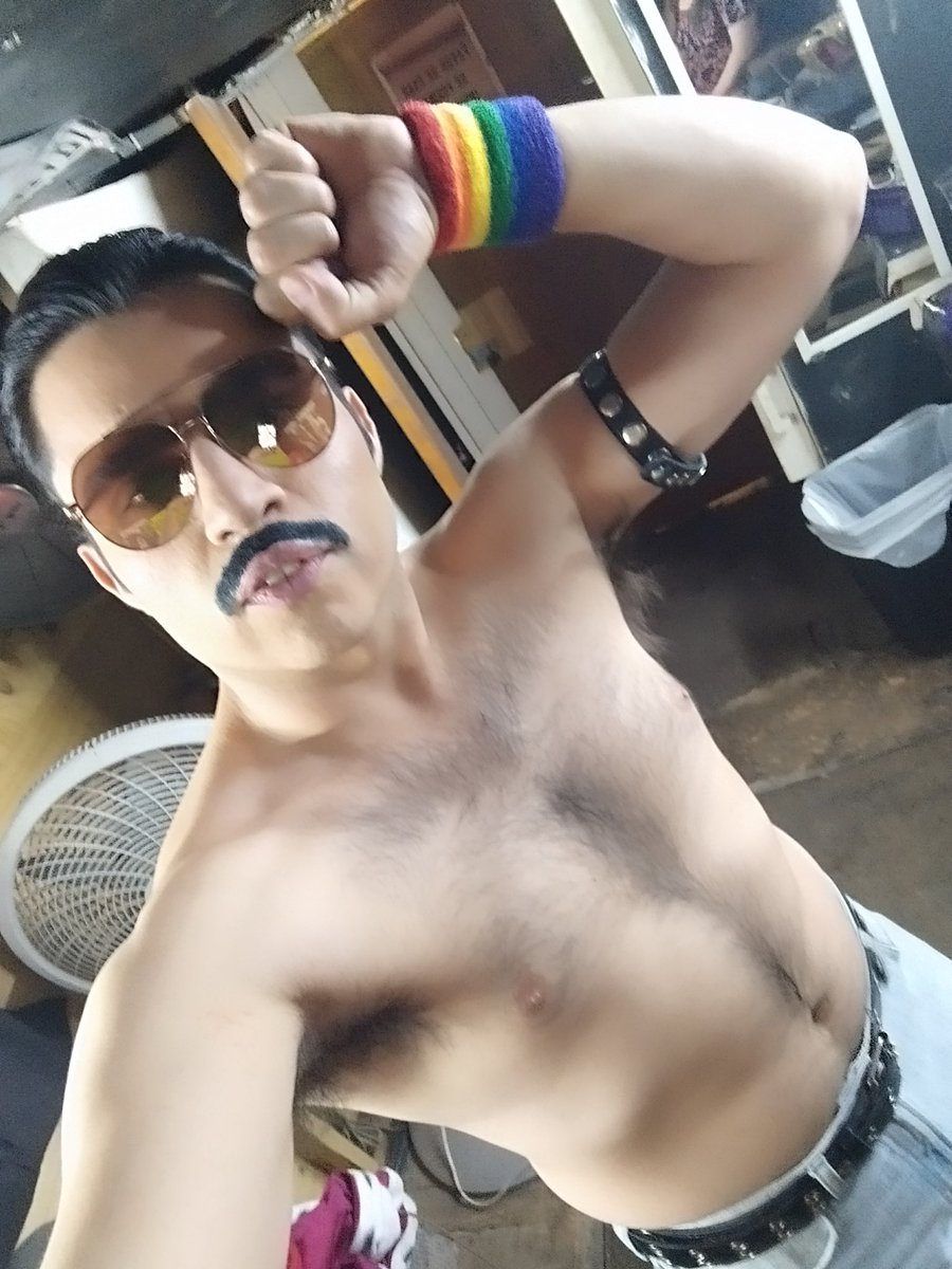 Ricky_Falcon22's tweet photo. Noche de #queenband #FreddieMercury #juarezgay @cruising_jrz @EncuentroGayMty https://t.co/Y1VTVQ7aHO