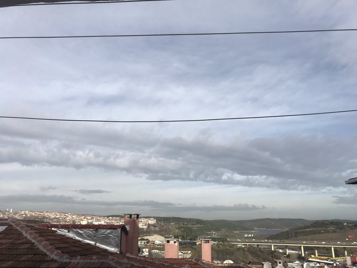 EbrDmrr's tweet photo. @MilenyumKahin Sevgili kahin az önce çektim bu bulutlar bahsettigin bulutlar mı? İst/ Eyüp https://t.co/MIaEemKhtp