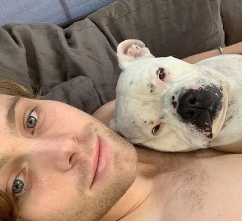lukehxms's tweet photo. buongiorno con Petunia che non mi fa alzare, ho bisogno di un caffè per sopravvivere oggi, ma nel frattempo ci sono dei gruppi in cui spammarmi? https://t.co/QYHDdIDQYt