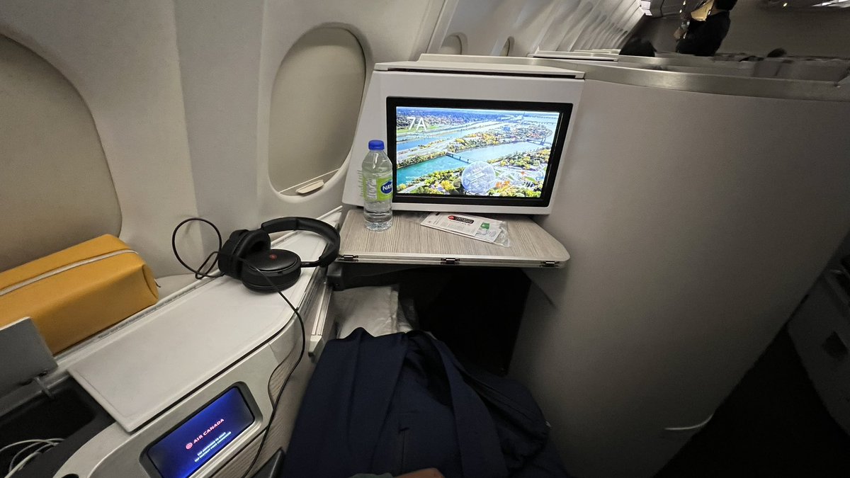 CalgaryLankan's tweet photo. Flying @AirCanada signature class on #AC87 Lima to Montreal #A333 https://t.co/Z2jo9voRHb