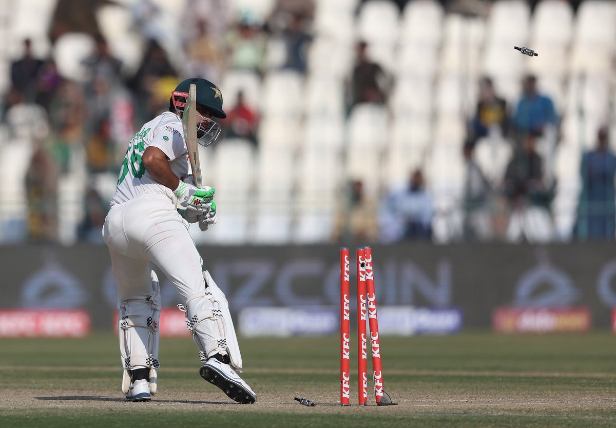 AkshatOM10's tweet photo. test lost at home!
 
3 - Babar Azam in 2022
2 - Virat Kohli in his entire career

That's King Babar for you 🤡
#PAKvENG #PAKvsENG
#PakvsEng2022 https://t.co/YGcdfD3wWw