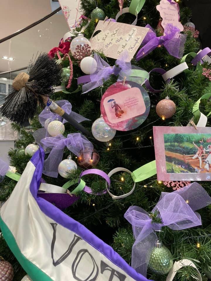 museumofci's tweet photo. Always a wonderful🎄from @BrianSNolanltd ‘s fab creative team.’Mary Poppins’ this yr!
#christmas2022 #marypoppins #Books #Films #PLTravers
Pamela Lyndon Travers, author of Mary Poppins:
https://t.co/lciVyWrq89
https://t.co/aGepPo9Afa
https://t.co/sfTuKuTagm https://t.co/jZ5rQYQdpQ
