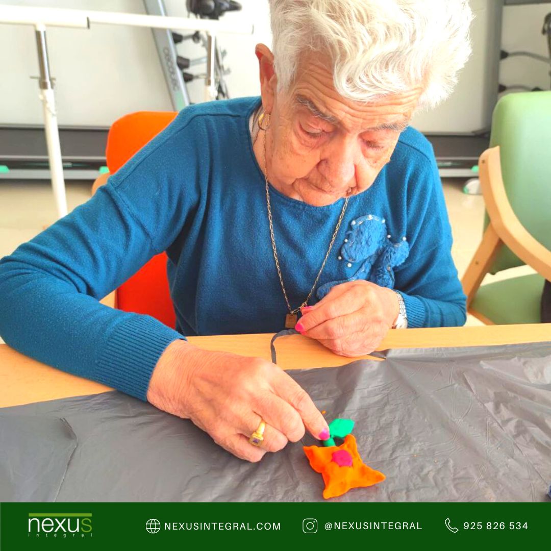 integral_nexus's tweet photo. 💚 Residencia de Alange. En nuestro taller artístico, hemos estado trabajando en la motricidad fina y la coordinación. Dando forma y moldeando arcilla en diferentes figuras. Nuestros mayores han disfrutado mucho usando su imaginación y haciendo todo lo que se les ocurrió. https://t.co/sm7UAQeHnO