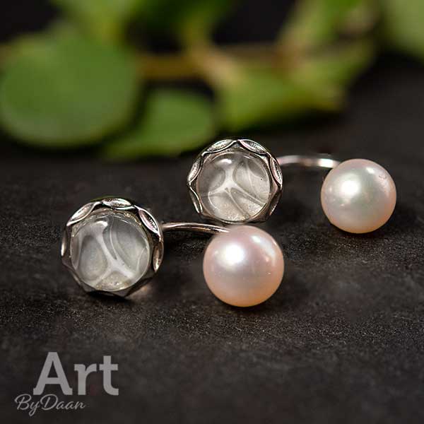 Heb jij je té gekke #kerstcadeaus al in huis? Wacht niet te lang want het wordt steeds drukker bij de post!

Mocht je nog op zoek zijn naar een uniek en handgemaakt sieraad, bekijk dan eens mijn webshop. Of kom naar mijn atelier in Naaldwijk! Delen = 🥰 
 
artbydaan.nl