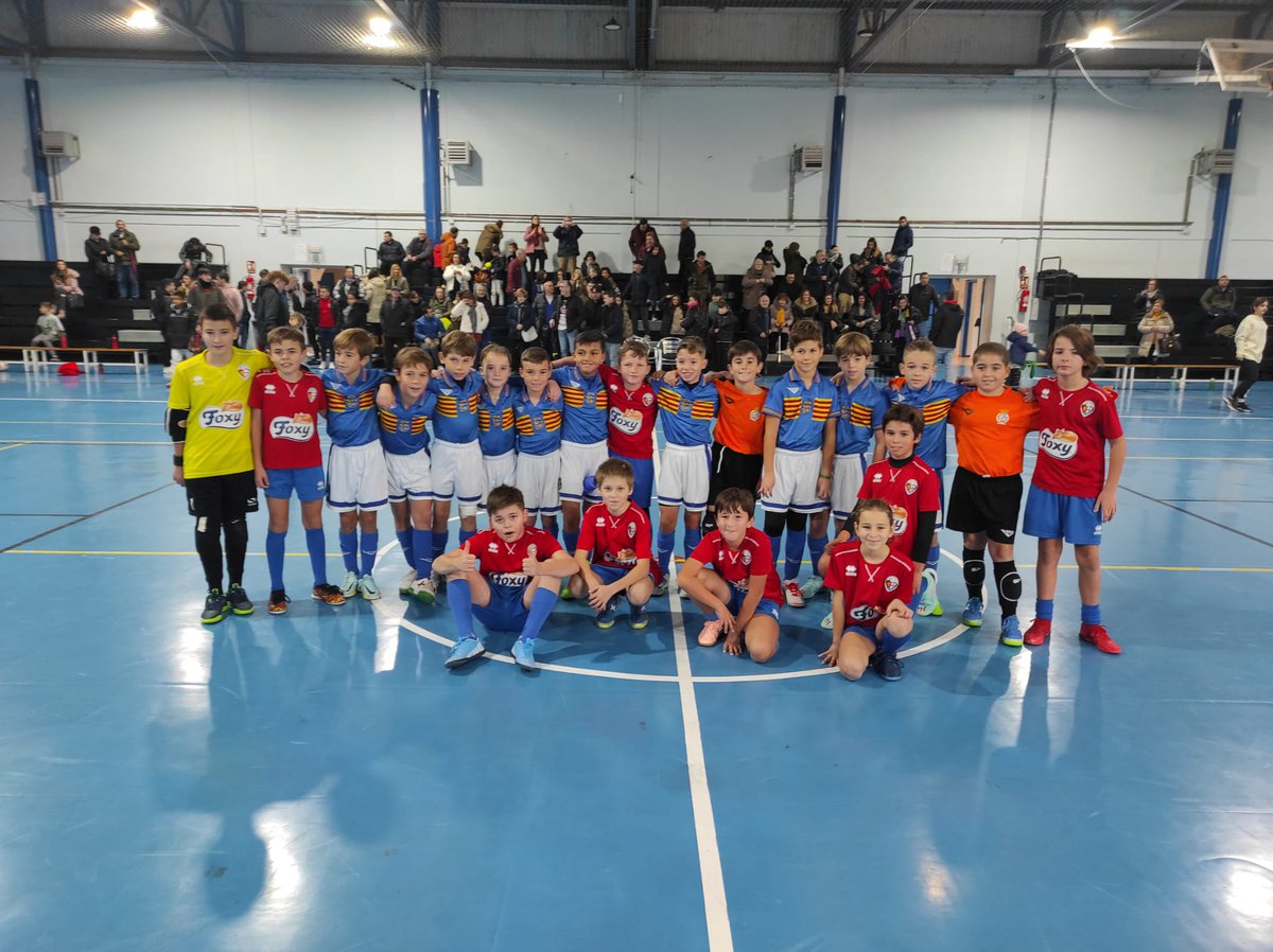 #RFAF 𝐒𝐄𝐋𝐄𝐂𝐂𝐈𝐎𝐍𝐄𝐒 El combinado benjamín de fútbol sala inicia su preparación de cara al Nacional de Murcia. Los de <a href="/liarte82/">Angel Liarte</a> disputaron un encuentro de preparación ante el <a href="/elburgofs/">@elburgofs</a>. ¡Gracias!

💯𝓪𝓷̃𝓸𝓼 𝓪𝓵 𝓼𝓮𝓻𝓿𝓲𝓬𝓲𝓸 𝓭𝓮 𝓵𝓪 𝓼𝓸𝓬𝓲𝓮𝓭𝓪𝓭
