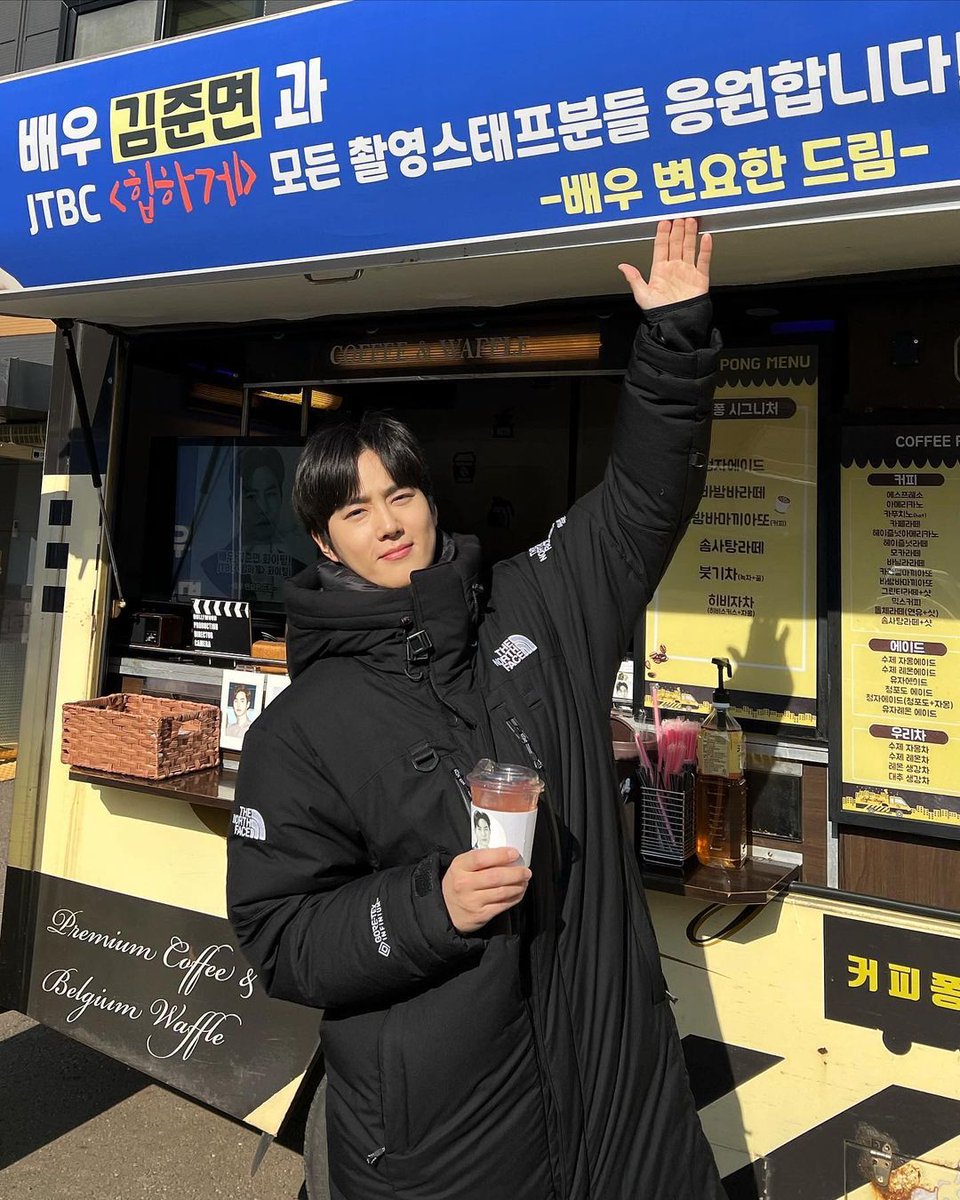 KJM_EXOLCHILE's tweet photo. [#OFICIAL l 071222]Actualización de #SUHO en su cuenta
"Trabajaré duro hasta el final y haré una buena sesión🫡 Yohan-ie hyung gracias, te quiero"
Cr: kimjuncotton 
 💜
EXO #엑소 #WeareoneEXO #EXOL #SUHO #수호 #守護 #KimJunmyeon #김준면 #金俊绵 #GreySuit #SUHO_GreySuit https://t.co/V9ZlgzOU1m