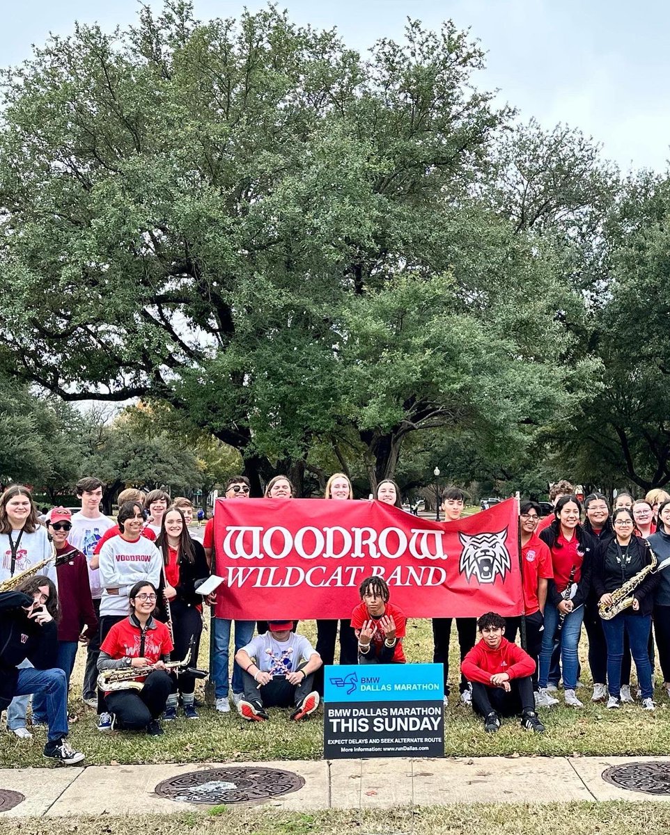 stillfightinit's tweet photo. This morning we showed our Wildcat pride on the corner of Swiss &amp; Beacon to support the half &amp; full marathon runners, and ended with a lovely personal gig at Candlelight with my Dad. Exhausted by fulfilled #bmwdallasmarathon #woodrowwilsonhighschool #band  #gorunners #CodeRed https://t.co/ROYbSbSlsf