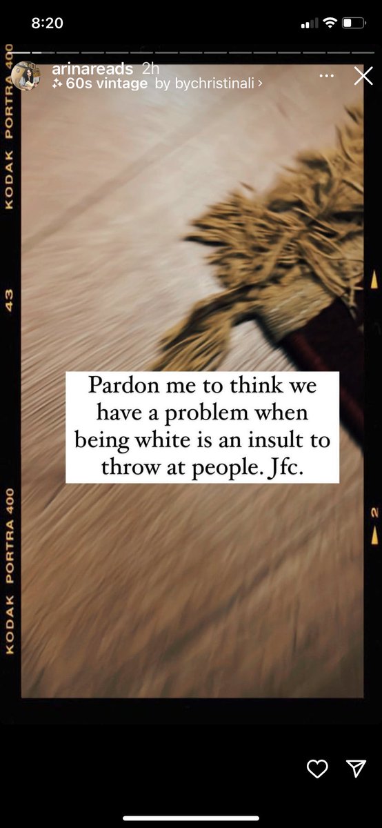 novelswithalex's tweet image. these bookstagrammers are something else 😶