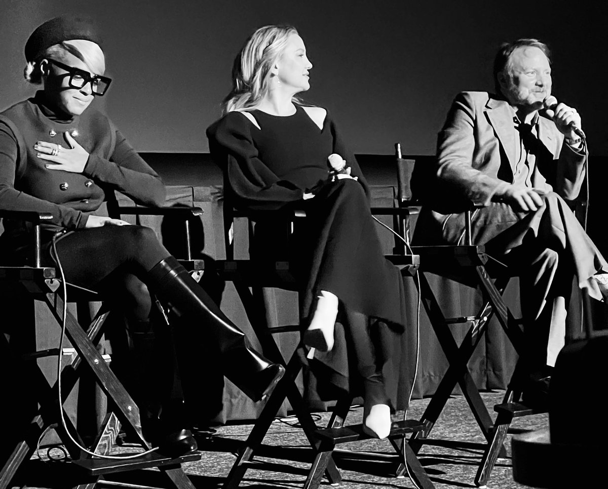 #GlassOnion #knivesOut <a href="/KnivesOut/">Wake Up Dead Man: A Knives Out Mystery</a> <a href="/rianjohnson/">Rian Johnson</a> <a href="/netflix/">Netflix</a>