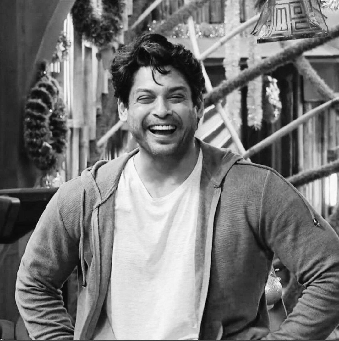 NaaSid's tweet photo. Smiling from heaven, Happy Birthday Angel 😇 🤍
#HappyBirthdaySidharthShukla https://t.co/uwPaa9abgR
