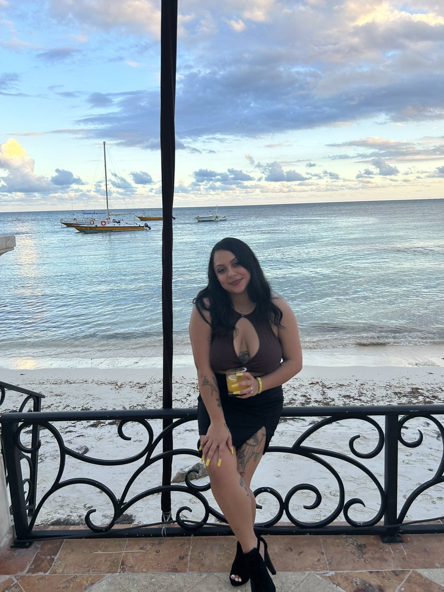 lalunaaaaa16's tweet photo. cancun will always be a good time ♥️ https://t.co/OG5JkRWcsG