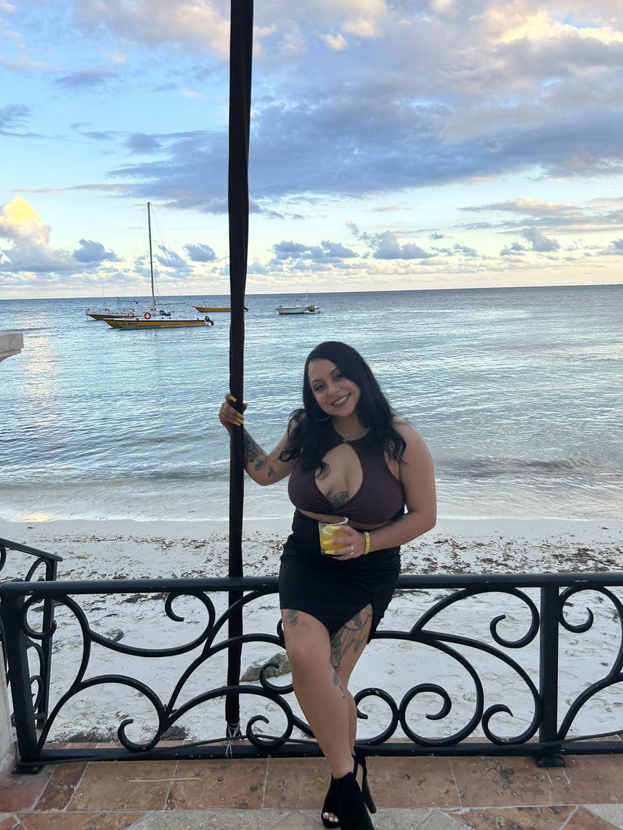 lalunaaaaa16's tweet photo. cancun will always be a good time ♥️ https://t.co/OG5JkRWcsG