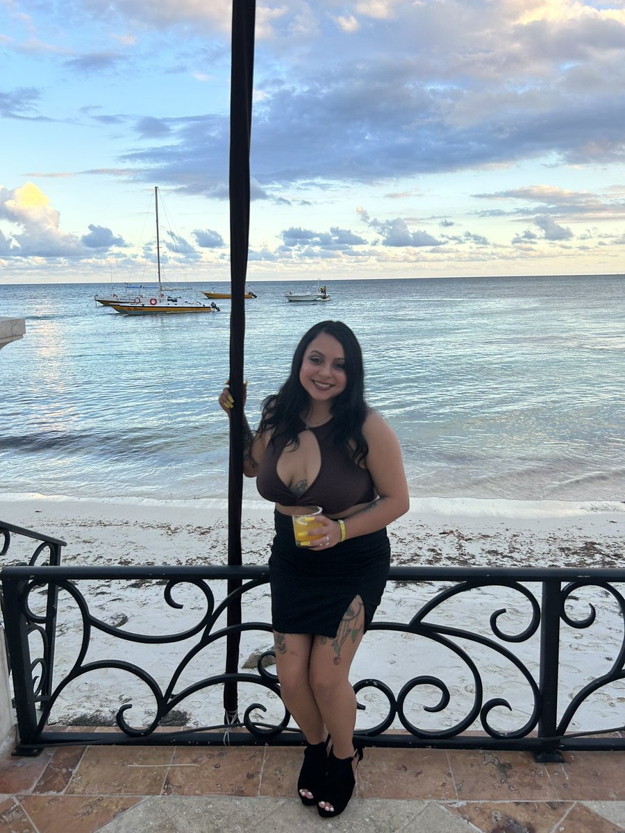 lalunaaaaa16's tweet photo. cancun will always be a good time ♥️ https://t.co/OG5JkRWcsG