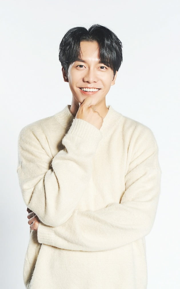 LSG_korea's tweet photo. [공식] 이승기, JTBC '피크타임' MC 발탁…＂공감과 센스·독보적 음악성 겸비＂ (출처 : 텐아시아 | 네이버 TV연예) https://t.co/fdB59BCk3W
#이승기 #LeeSeungGi  #휴먼메이드 #응원합니다 https://t.co/hzOy9rLRQo
