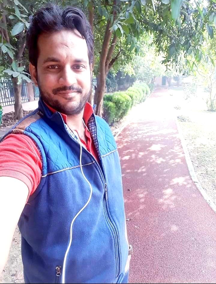 => दीप यादों का मैं जलाता हूँ,
इश्क़ को रास्ता दिखाता हूँ,

ज़िन्दगी कितनी ख़ूबसूरत है,
देखकर उसको मुस्कुराता हूँ÷)
💖💖🥳🥳😍😍