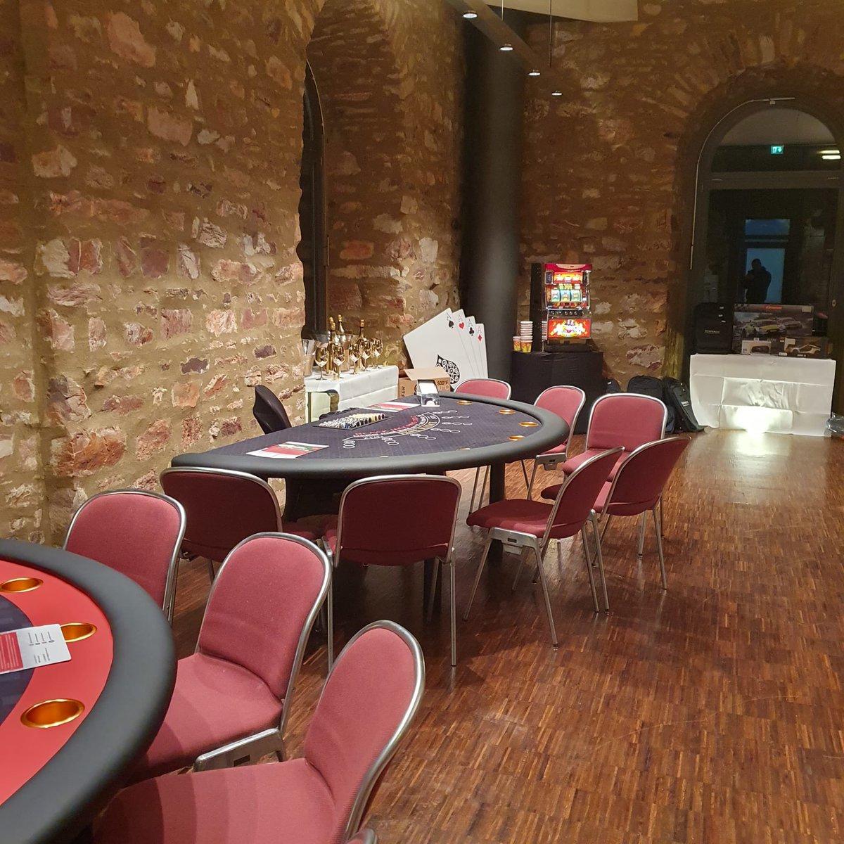 GermanPokerDays's tweet photo. Aktuell sind wir mit unserem mobilen #Casino in Deutschland π©πͺ unterwegs (https://t.co/n0D6oJrhBX) π
Entertainment fΓΌr unsere Kunden zu Weihnachten π
#roulette #blackjack #poker #chuckaluck #craps #spielbank https://t.co/Uz2YupSbsu