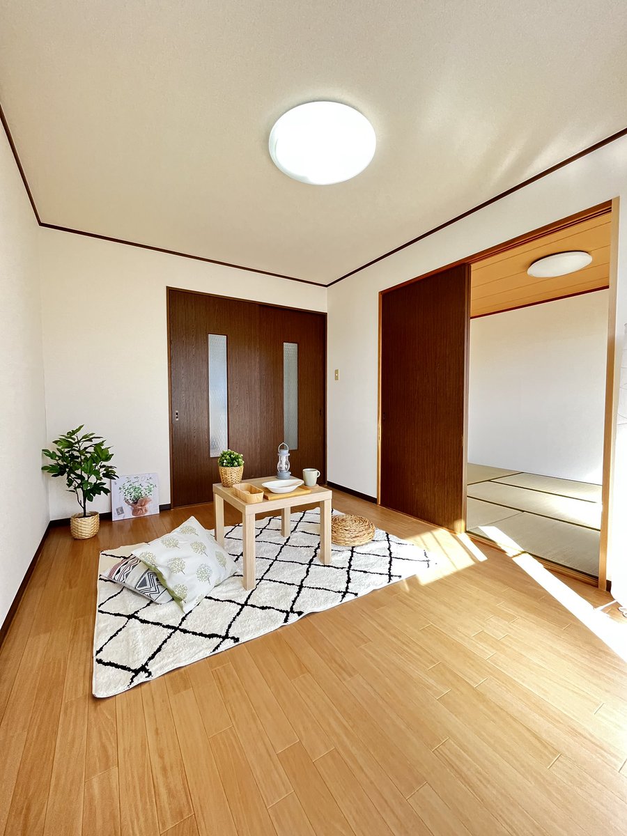 inumafree's tweet photo. 【ステージング】
#不動産投資
#ステージング

・ラグと机だけでかなり印象が変わる
・小物も大切
・カーテンの長さ大事…
・数万円をADではなく、ステージングに使ってみる方が効果は高い？ https://t.co/m4YPnVpAAB