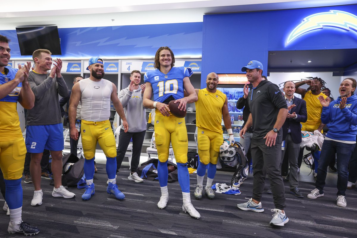 chargers's tweet photo. THAT'S OUR QB https://t.co/1B1E7FeXXl
