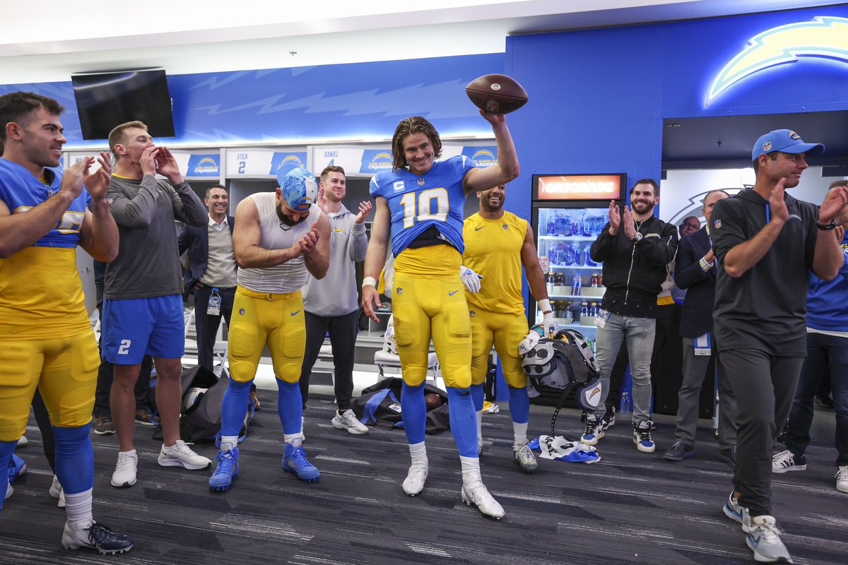 chargers's tweet photo. THAT'S OUR QB https://t.co/1B1E7FeXXl