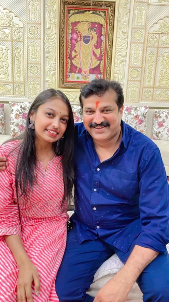 BJPJitendrashar's tweet photo. तुम छुओ आसमान बिटिया 
तुम्हारे पंखों में मेरे सपने हैं!

प्यारी बिटिया तनु को जन्मदिन पर आकाशभर प्यार और आशीर्वाद ! https://t.co/Kw6uGJa4Gl