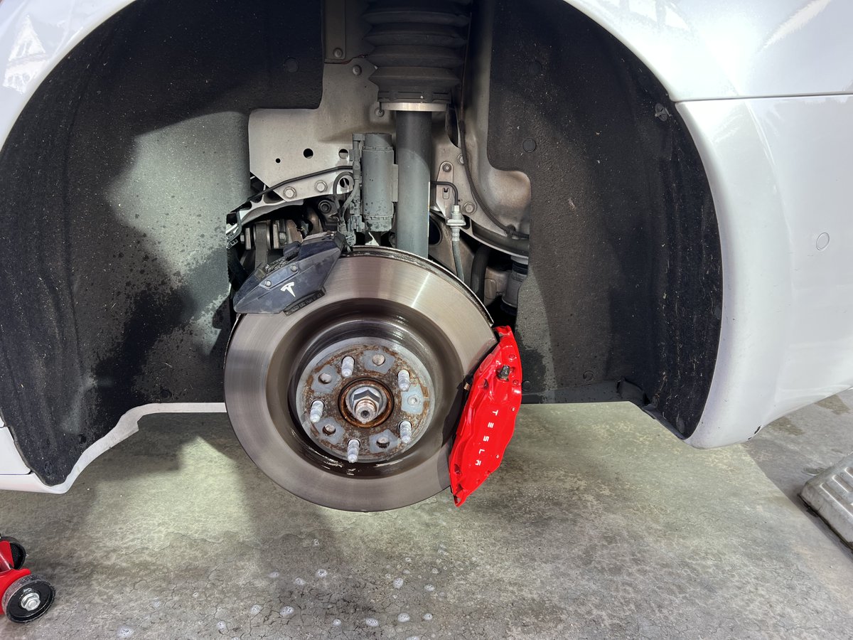 Gohan95071743's tweet image. モデルSのパフォーマンスのリアブレーキ

#ModelSperformance