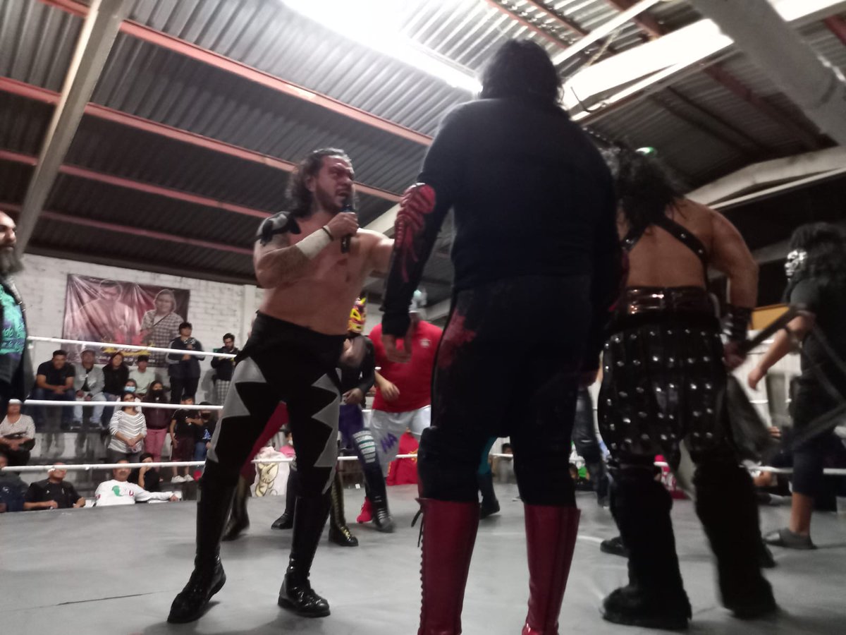 LaTijeraLucha's tweet image. En un cierre espectacular del cu4rto anivers4rio de #NGLL en la #ArenaRobertoPaz,en relevos atómicos la esquina técnica se logra imponer #ElGallo, #DMTAzul, #HerodesJr y #El Oriental a los rudisimos de #AAA, #Chessman #Tauro #Raima y #ReyEscorpion,al final,los elementos de #AAA..